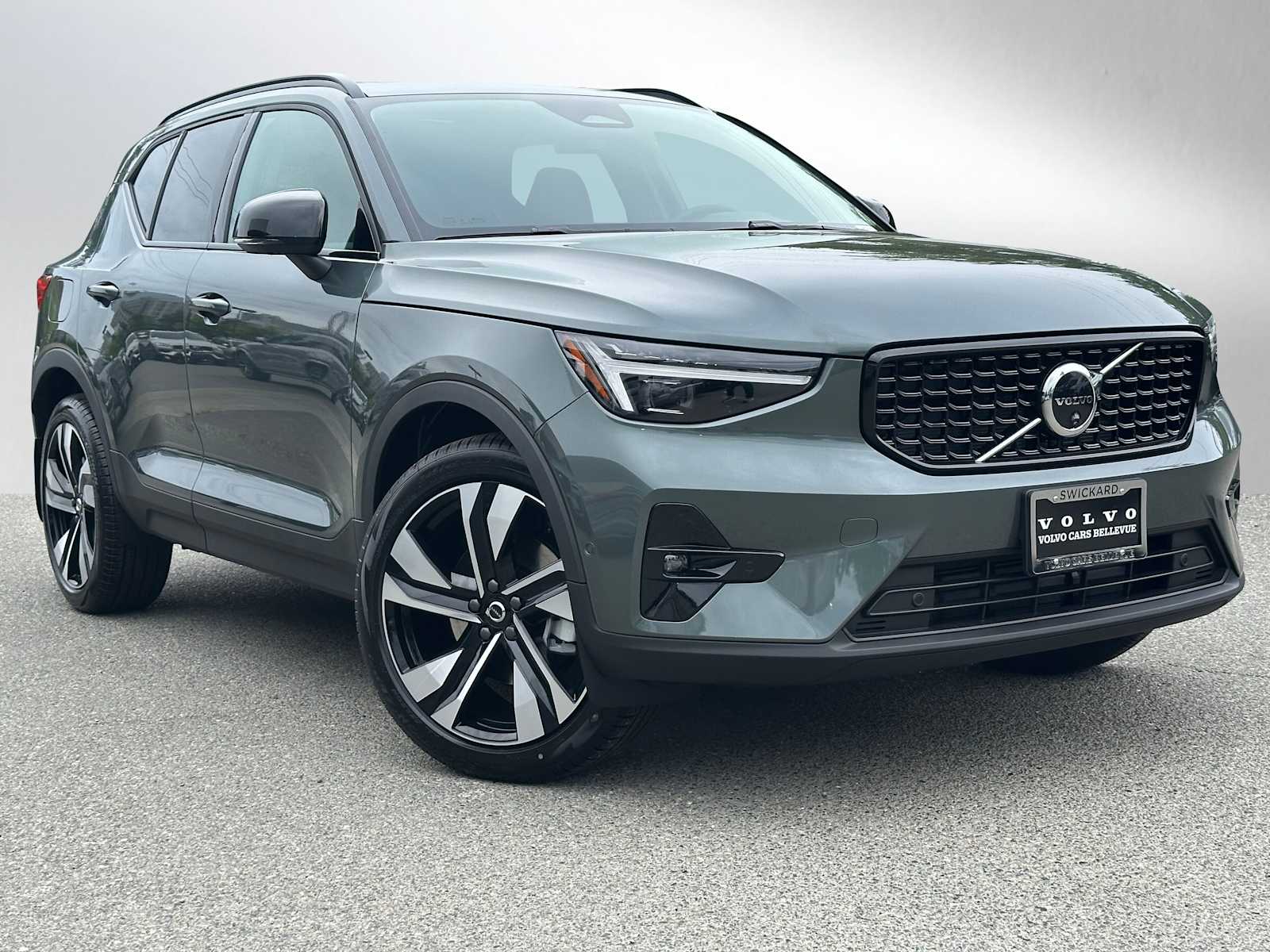 2026 Volvo XC40 B5 Plus Dark AWD's photo
