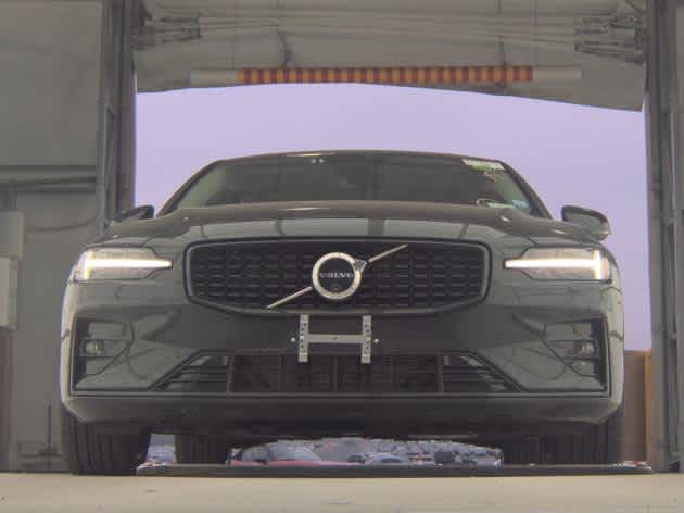 2025 Volvo S60 B5 Plus photo 2