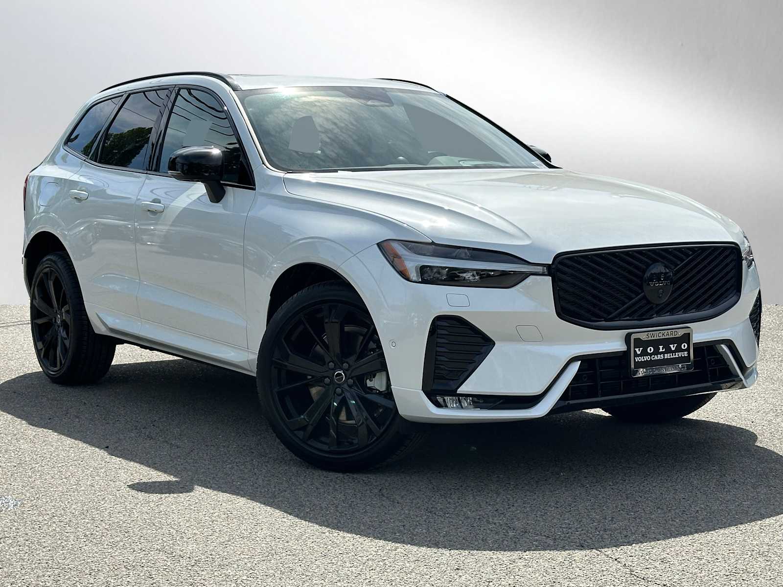 2026 Volvo XC60 B5 Ultra Black Edition Theme AWD's photo