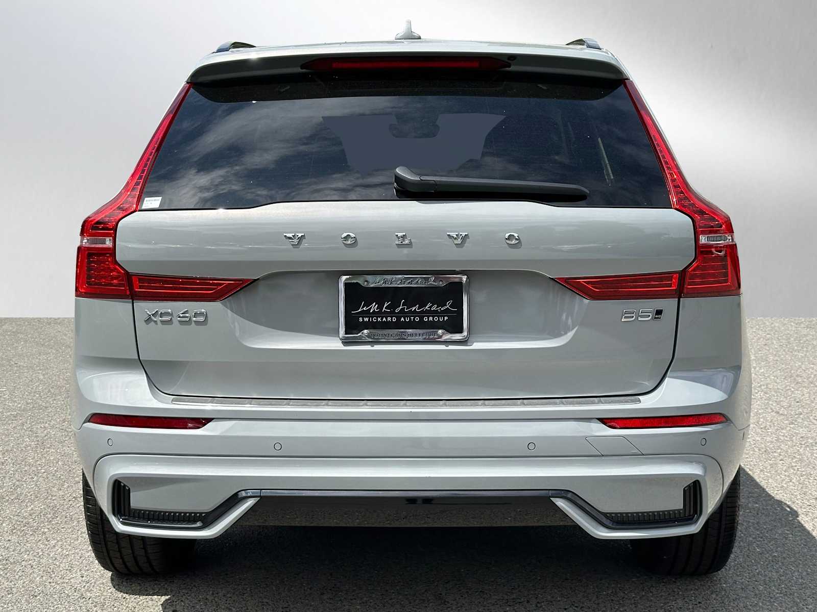 2025 Volvo XC60 B5 Plus photo 4