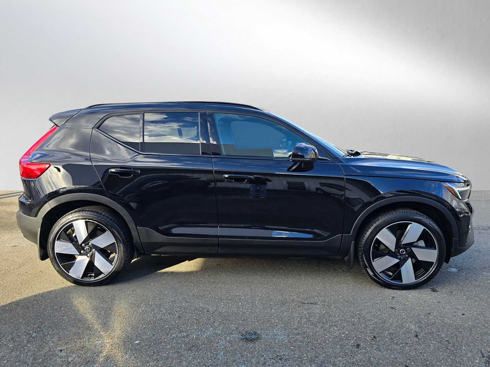 Used 2023 Volvo XC40 Ultimate with VIN YV4ED3UM3P2038472 for sale in Bellevue, WA