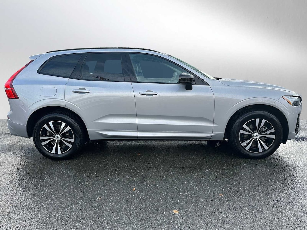 New 2025 Volvo XC60 B5 Core SUV