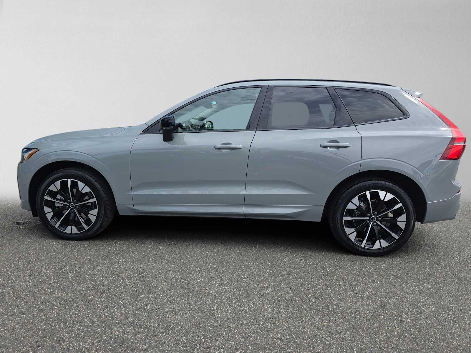 2026 Volvo XC60 Plus - Photo 6