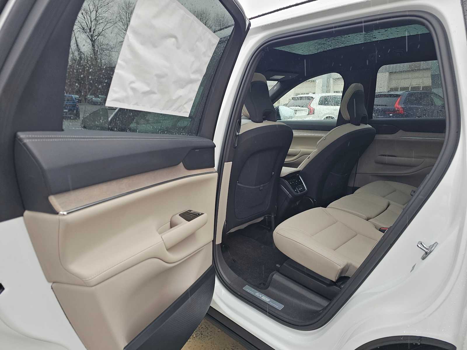 2025 Volvo EX90 Ultra - Photo 18