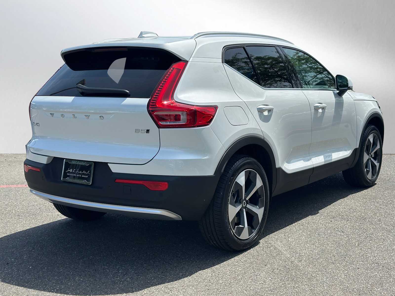 2025 Volvo XC40 Core photo 2