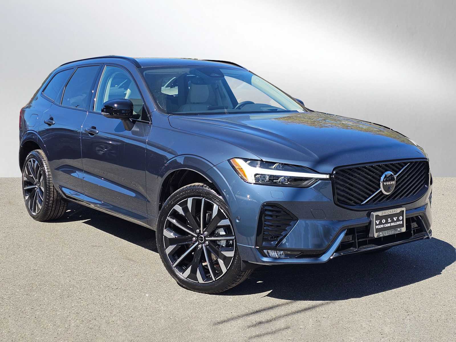 2026 Volvo XC60 B5 Ultra Dark AWD's photo
