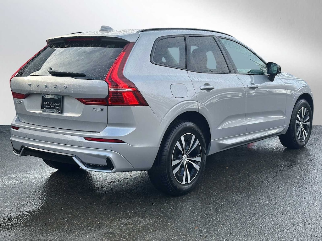 New 2025 Volvo XC60 B5 Core SUV