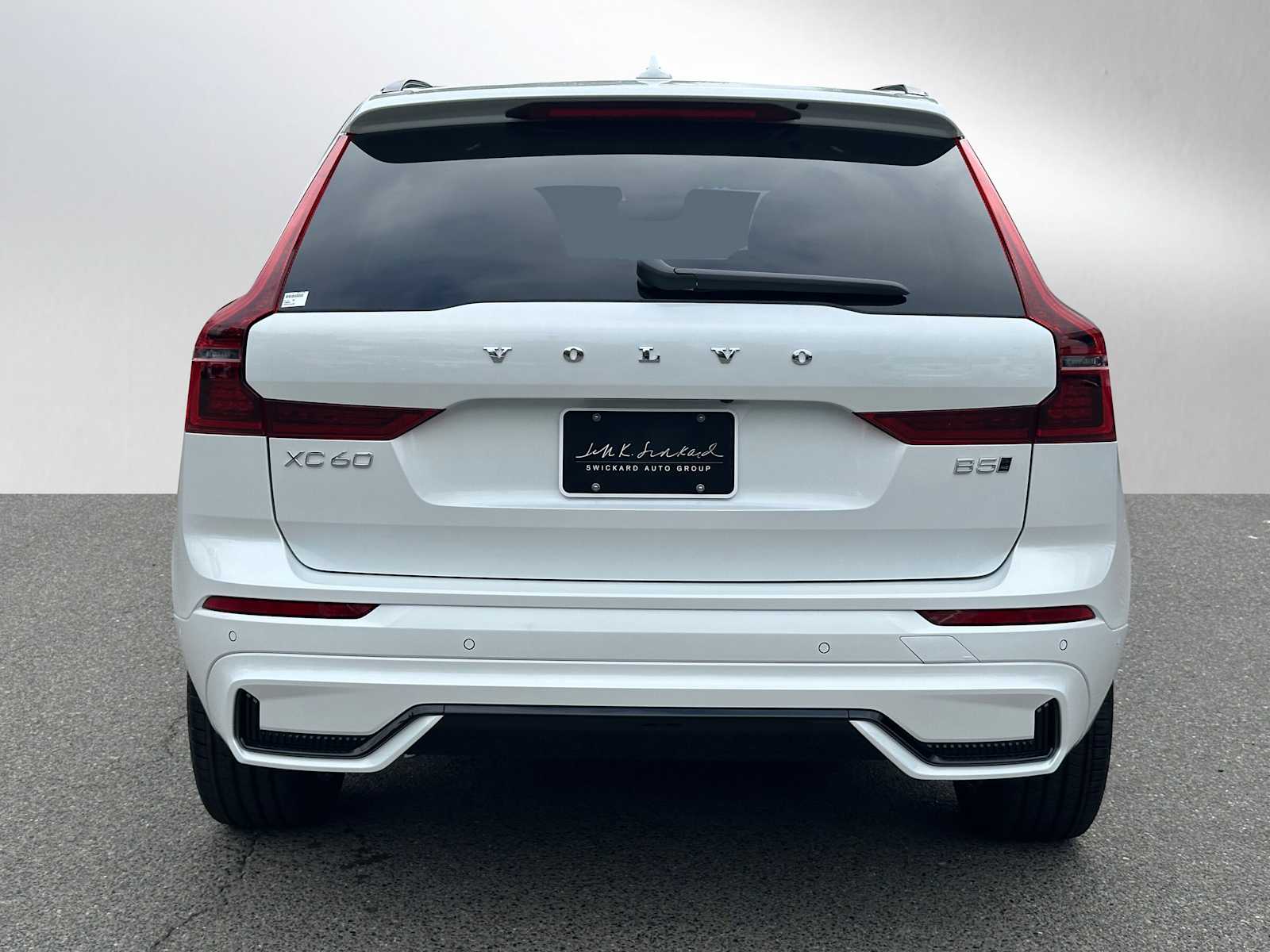 2026 Volvo XC60 B5 Plus photo 4