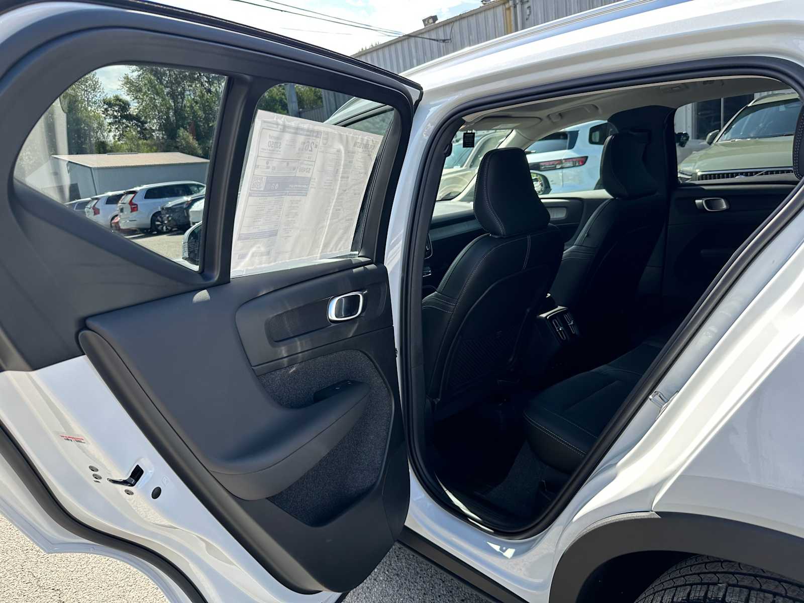 2025 Volvo XC40 Ultra - Photo 16