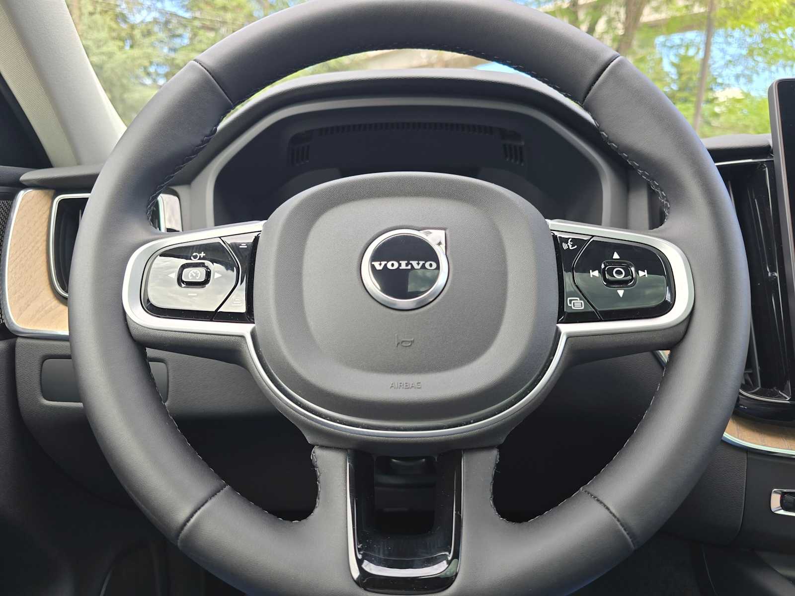 2026 Volvo XC60 Plus - Photo 24