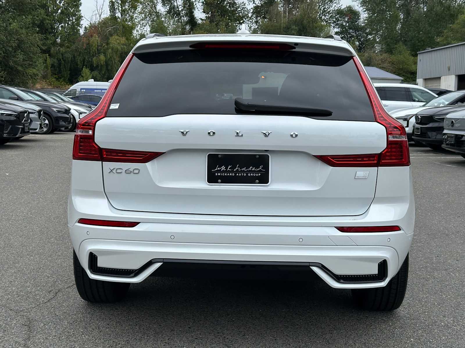 2024 Volvo XC60 Recharge Hybrid Plus photo 2