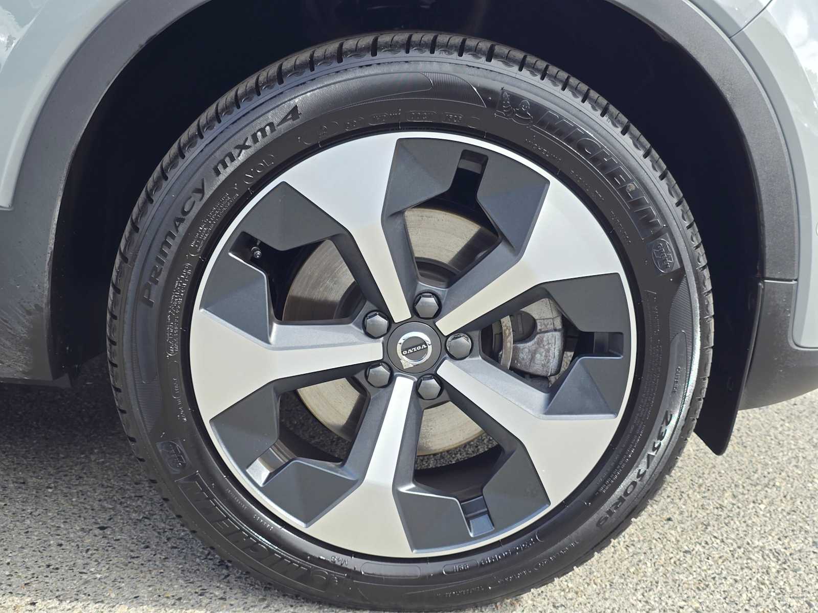 2026 Volvo XC40 Plus - Photo 9