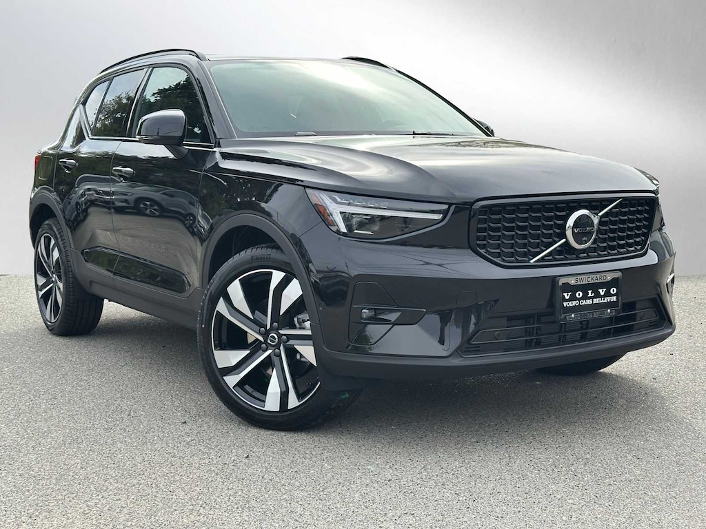 New 2026 Volvo XC40 B5 Ultra SUV