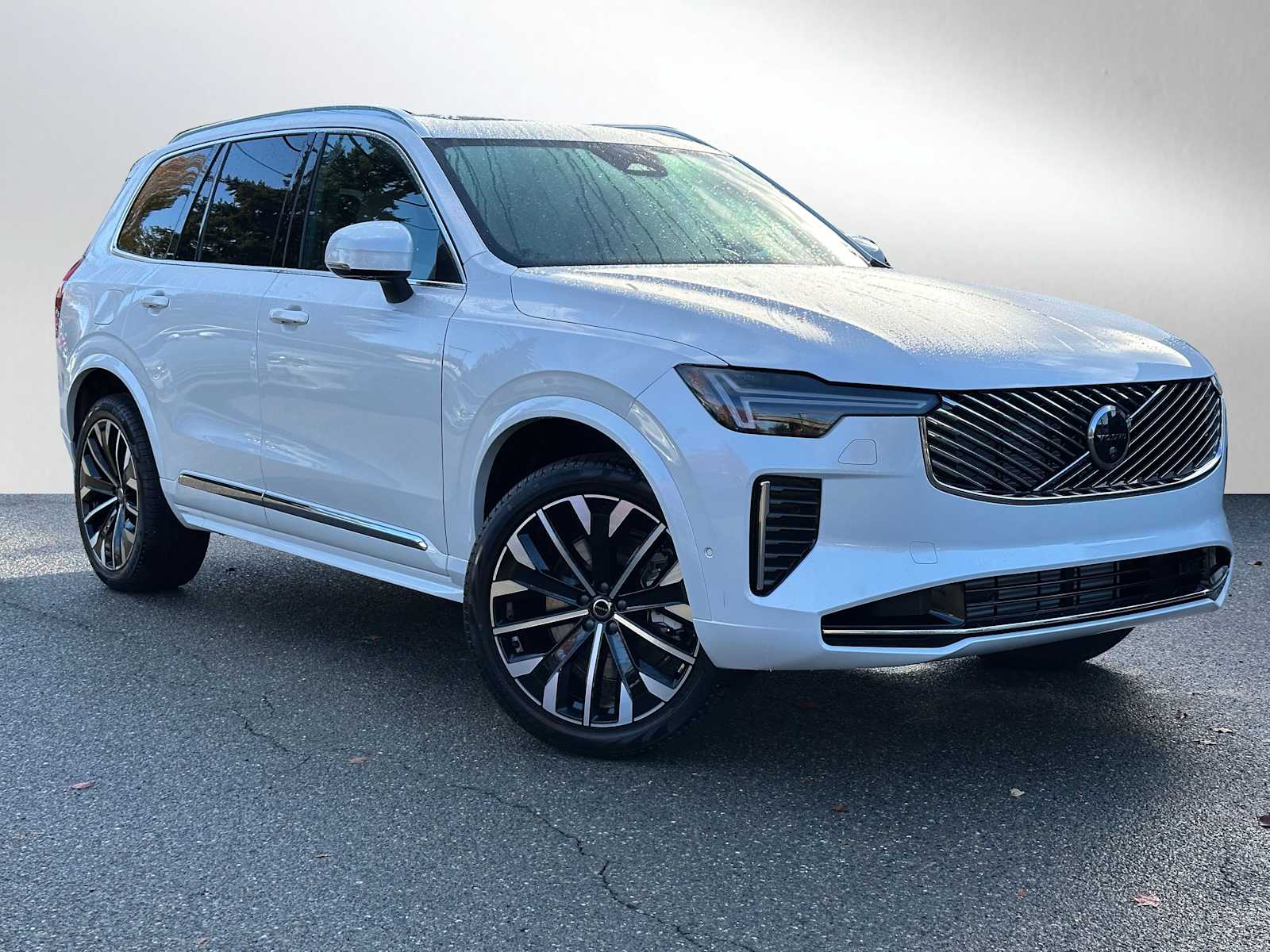 2026 Volvo XC90 Plus's photo