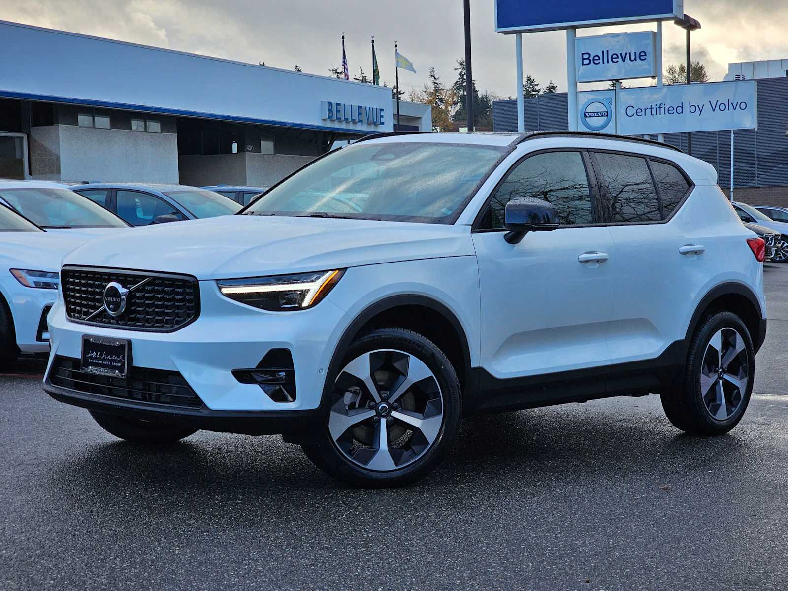 2025 Volvo XC40 Plus photo 2