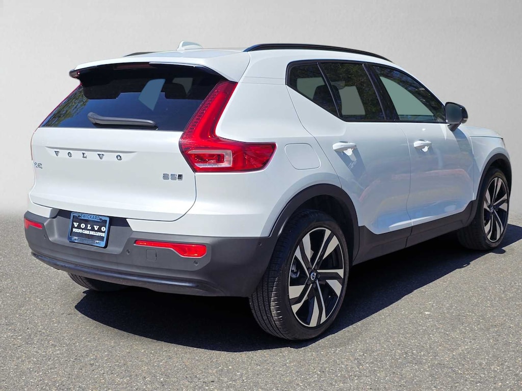 New 2026 Volvo XC40 B5 Plus SUV