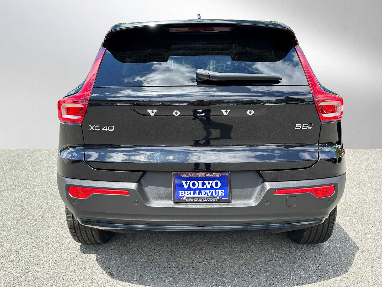 2024 Volvo XC40 Plus photo 4