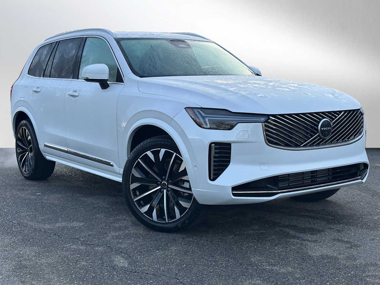 2026 Volvo XC90 Plus's photo