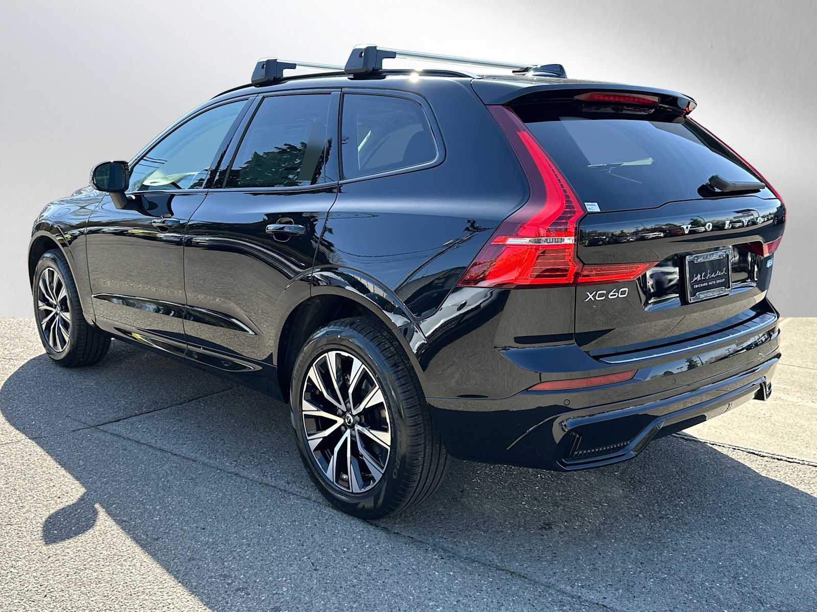 2025 Volvo XC60 B5 Core photo 3