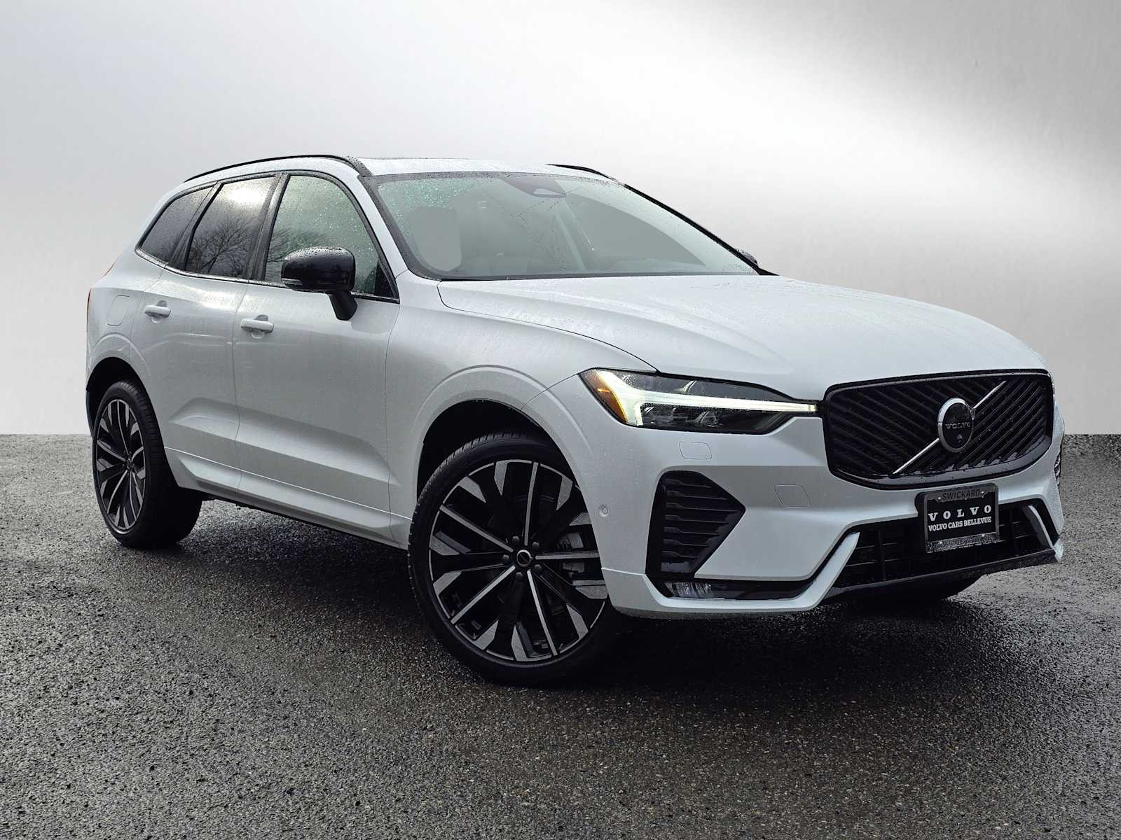 2026 Volvo XC60 B5 Ultra Dark AWD's photo