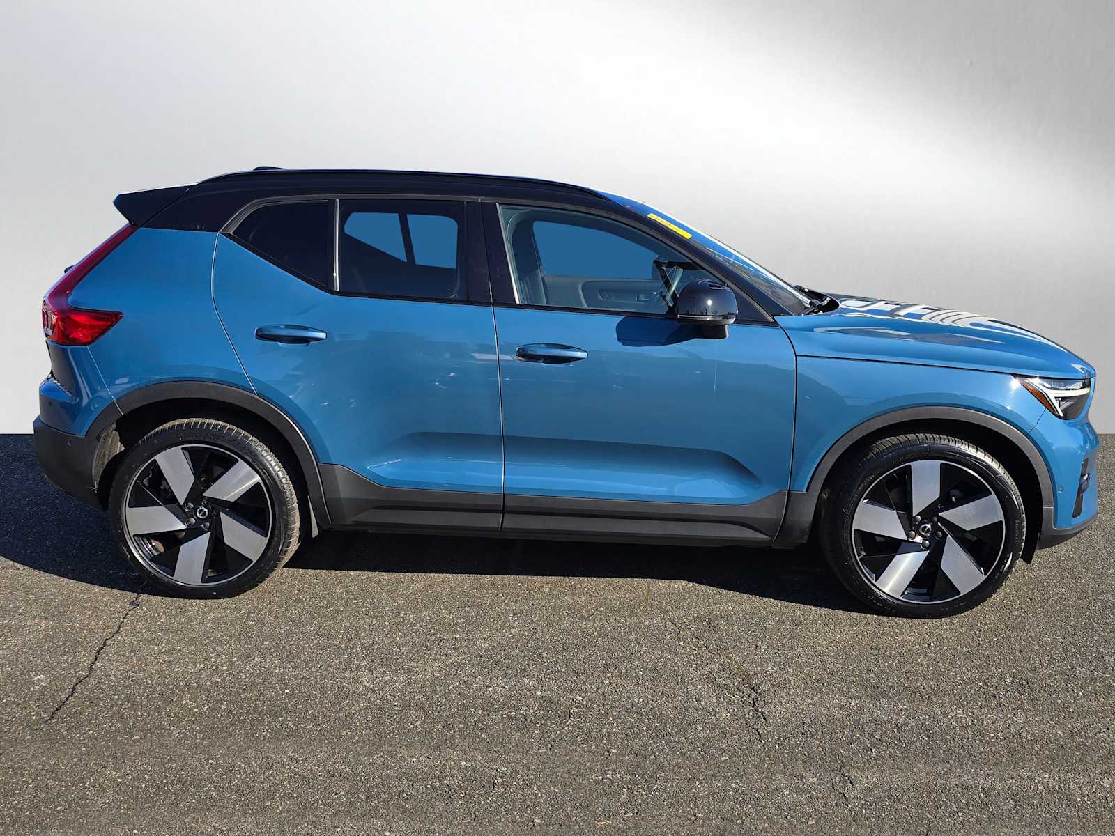 Used 2023 Volvo XC40 Ultimate with VIN YV4ED3UM7P2000825 for sale in Bellevue, WA