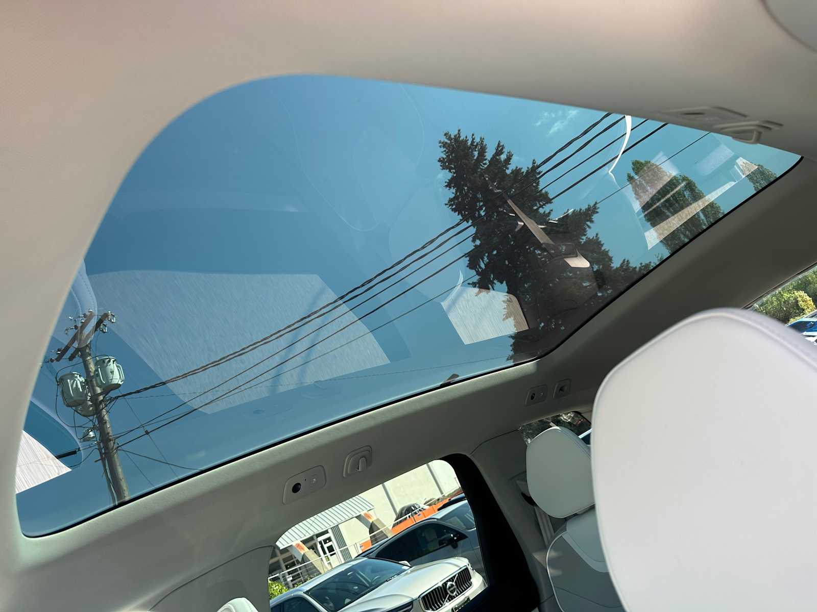 2025 Volvo EX90 Plus - Photo 24