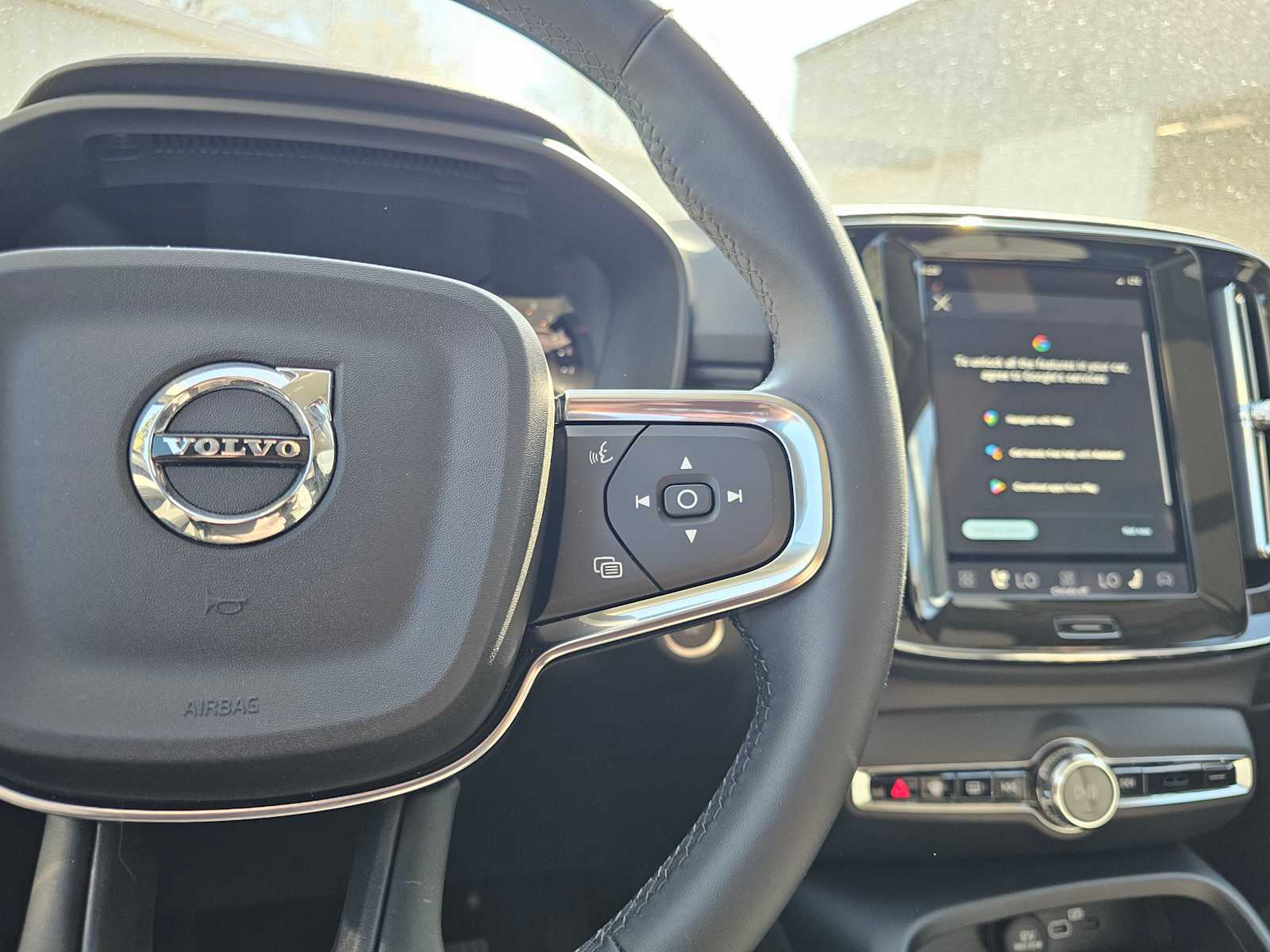 2025 Volvo XC40 Core - Photo 32