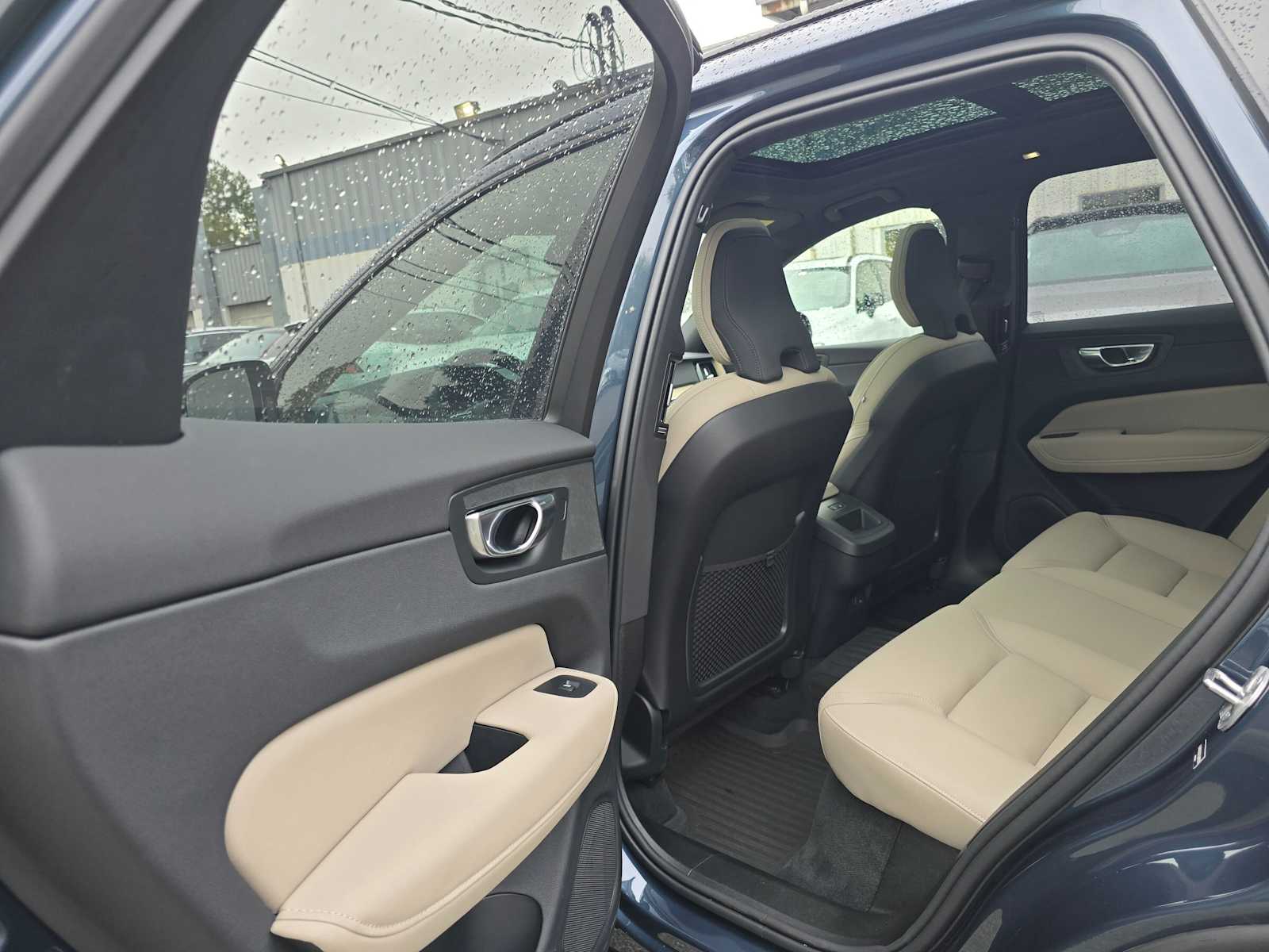 2026 Volvo XC60 Plus - Photo 16