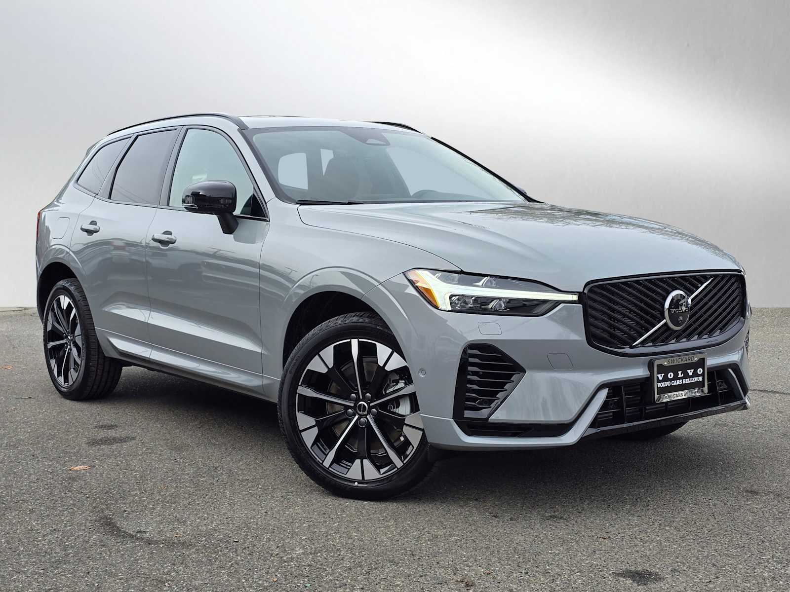 2026 Volvo XC60 T8 Plus Dark AWD's photo