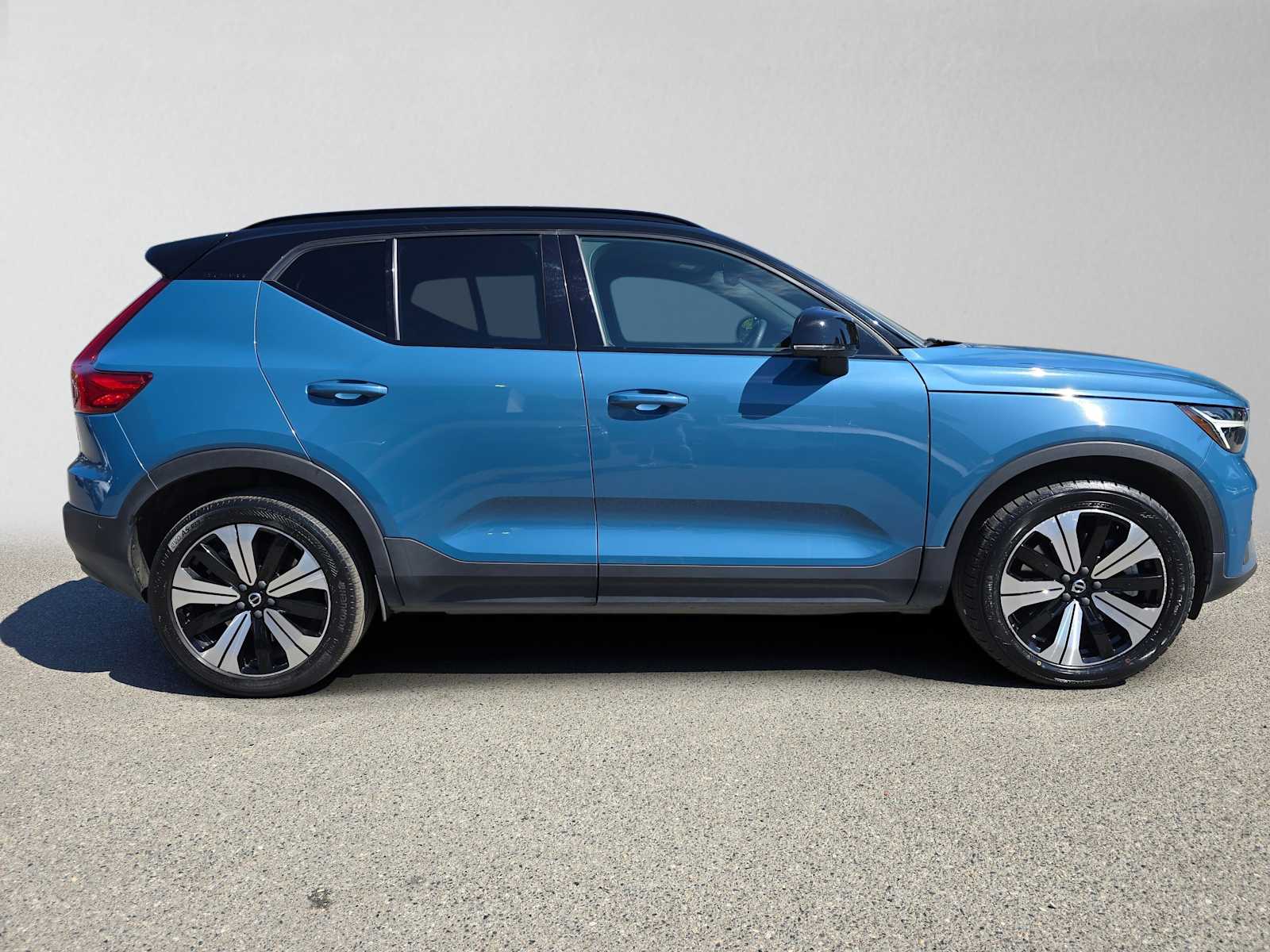 Used 2023 Volvo XC40 Plus with VIN YV4ED3UL3P2006631 for sale in Bellevue, WA