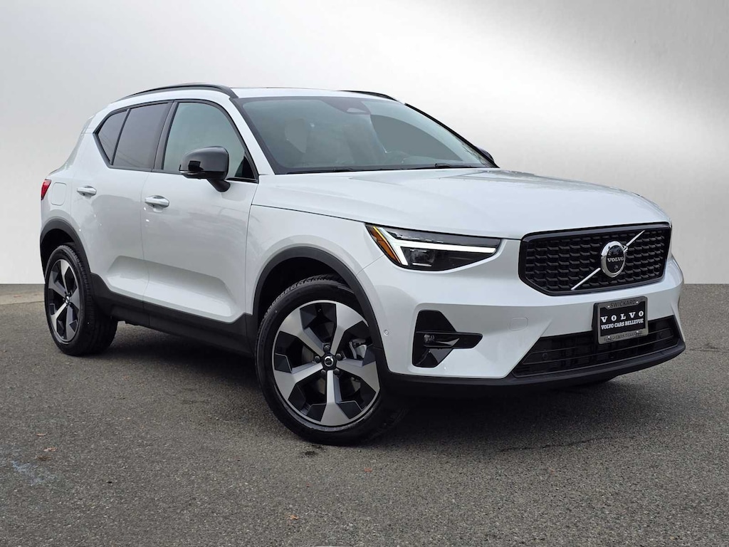 New 2026 Volvo XC40 B5 Plus SUV