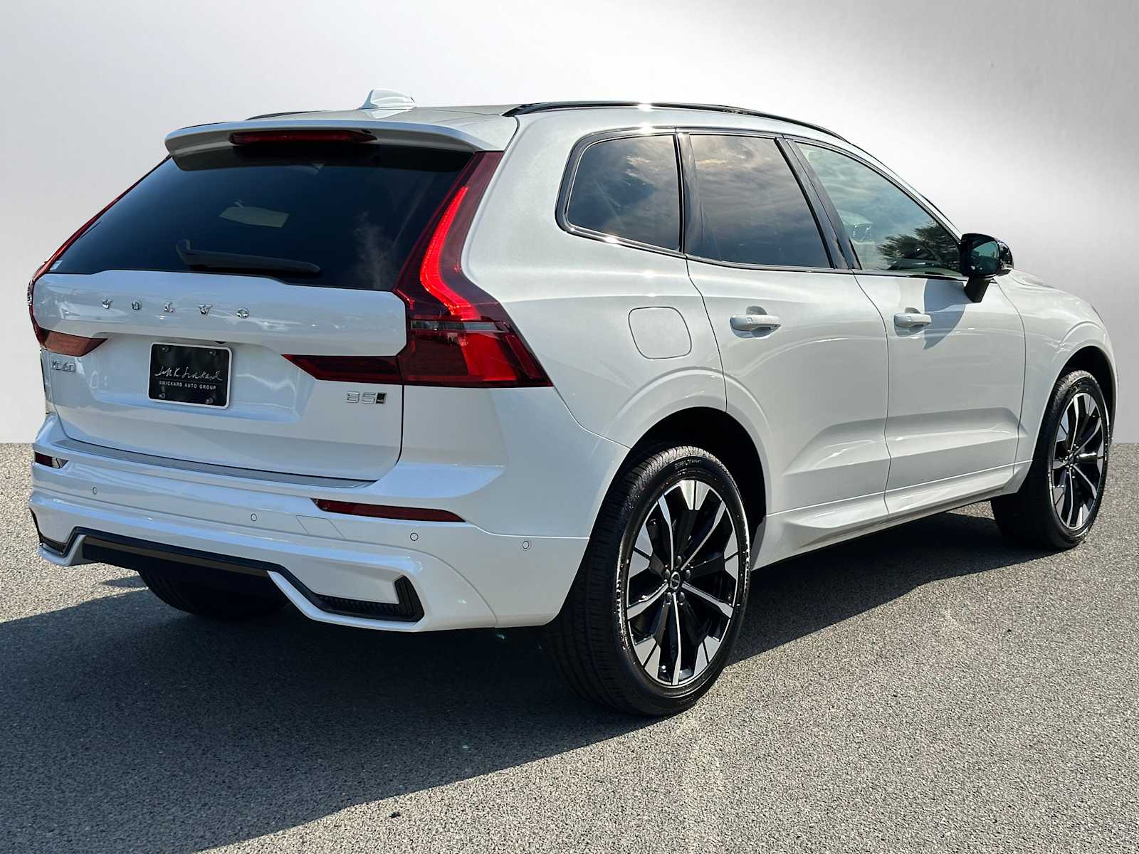 2026 Volvo XC60 B5 Plus photo 3