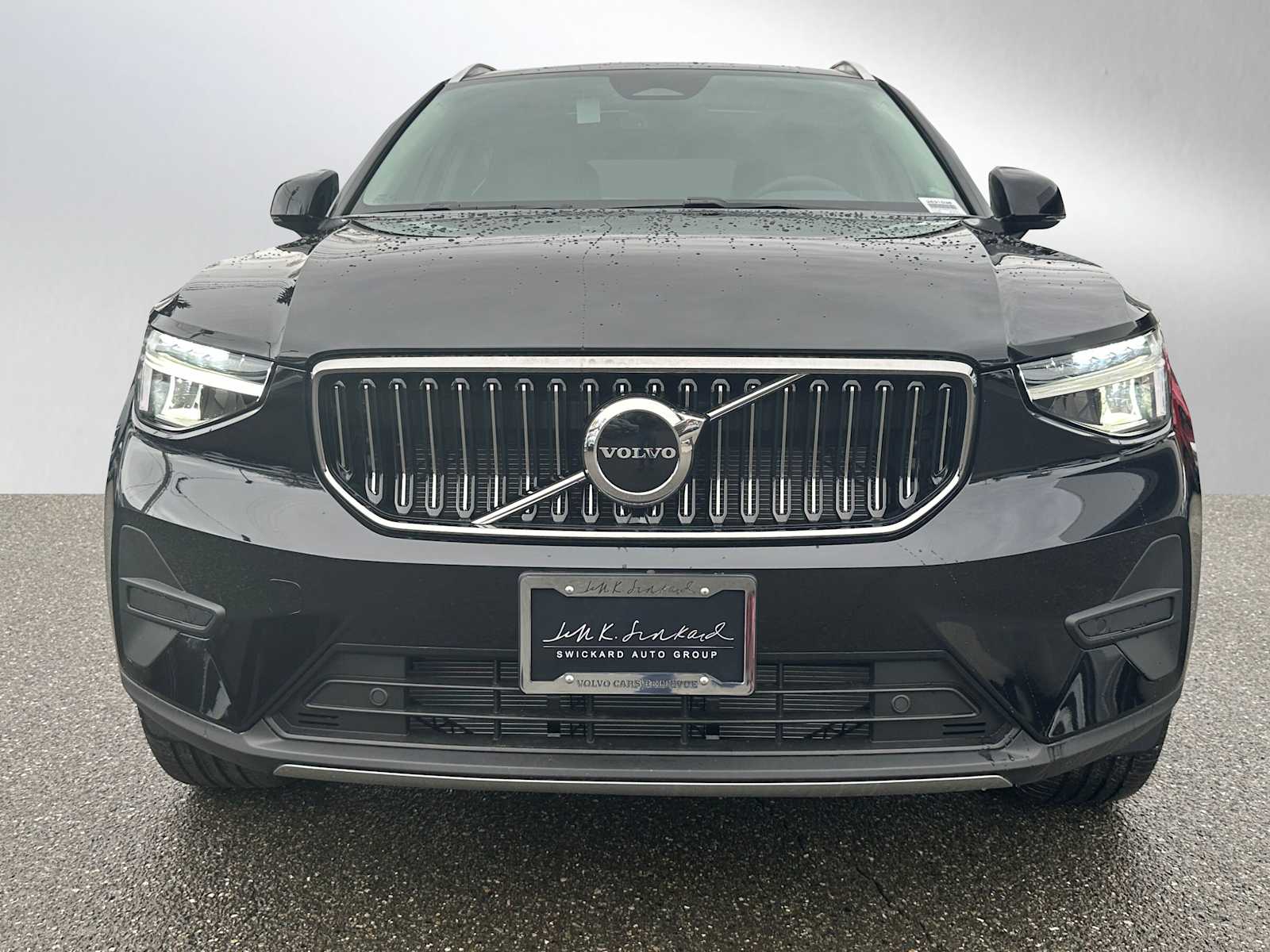 2025 Volvo XC40 Core photo 2