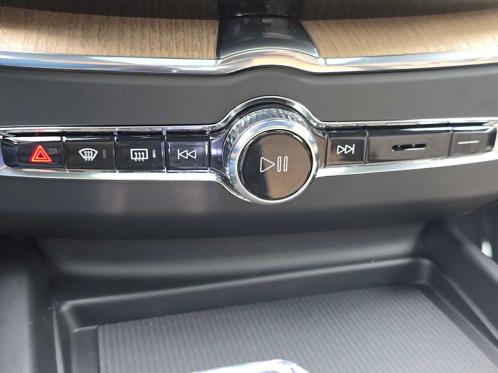 2026 Volvo XC60 Plus - Photo 29