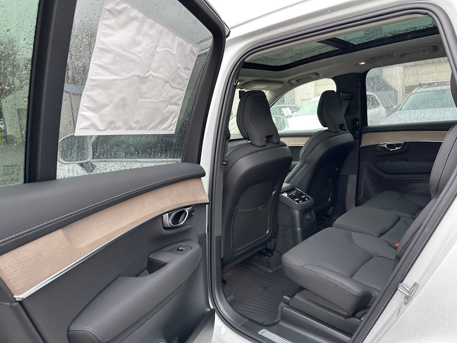 2025 Volvo XC90 Plus - Photo 16