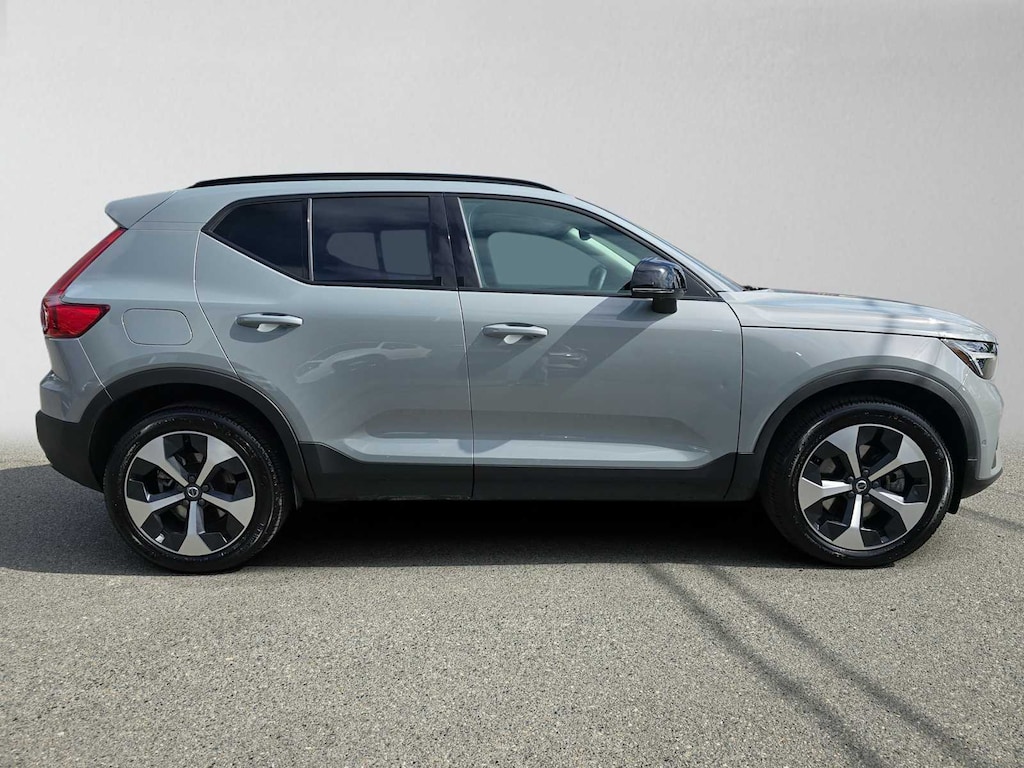 Used 2026 Volvo XC40 B5 Plus SUV