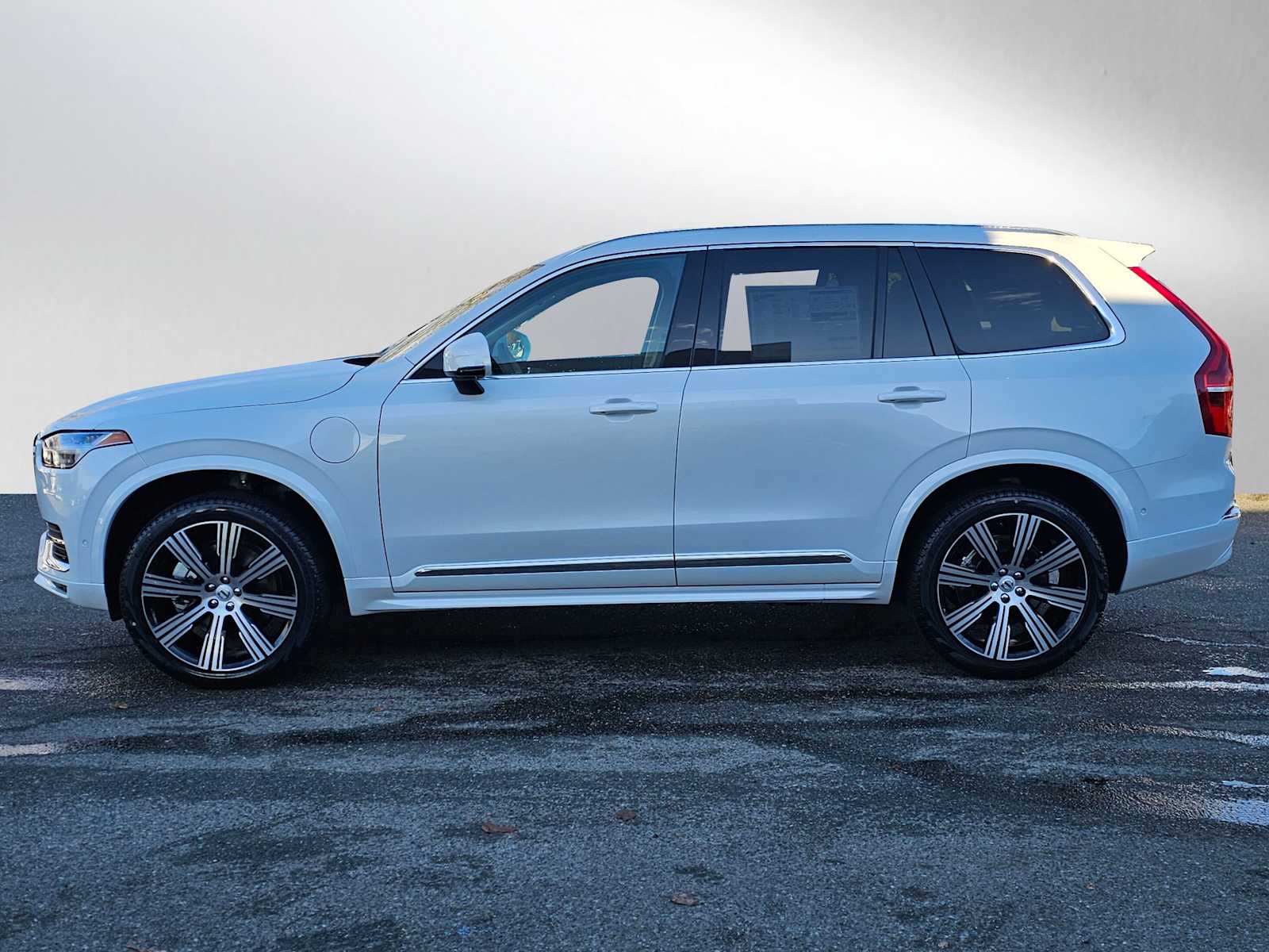 2025 Volvo XC90 T8 Plus photo 4