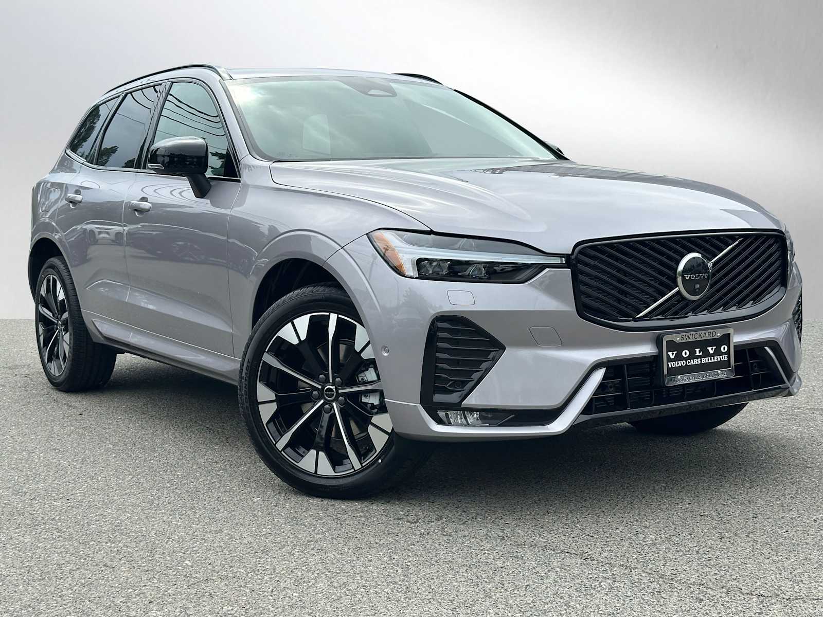 2026 Volvo XC60 B5 Plus Dark AWD's photo