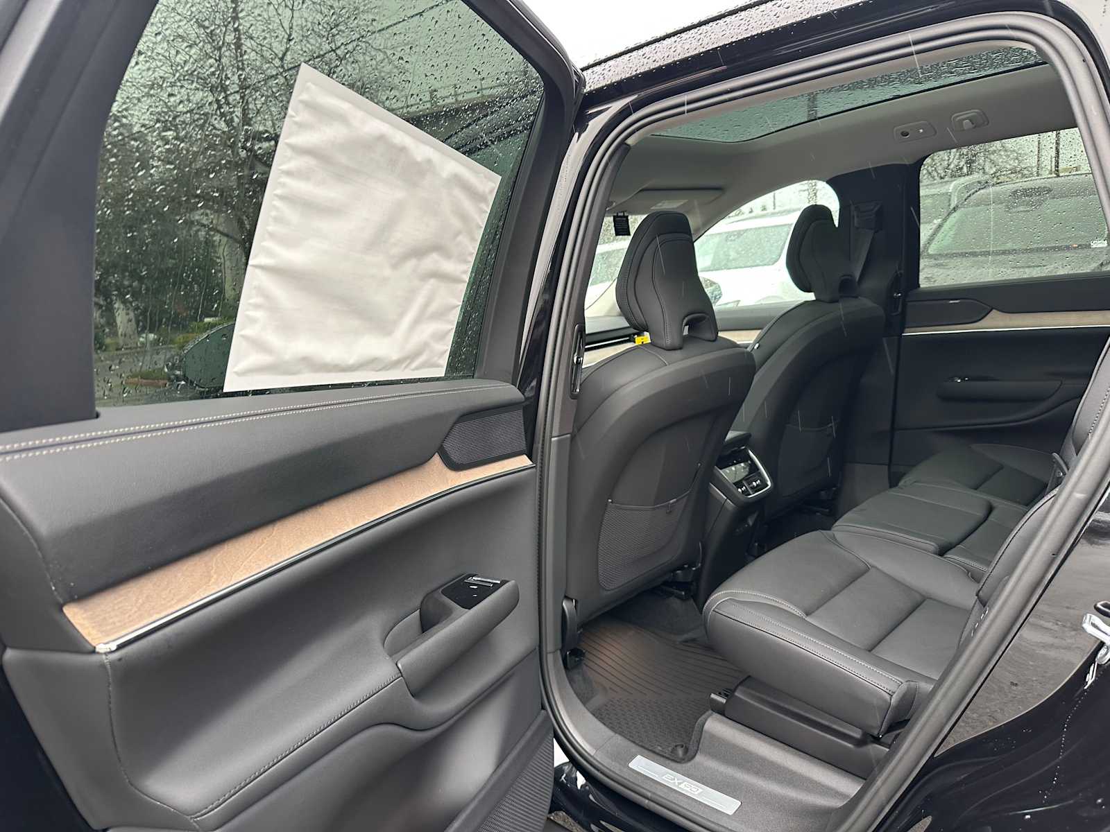 2025 Volvo EX90 Plus - Photo 16