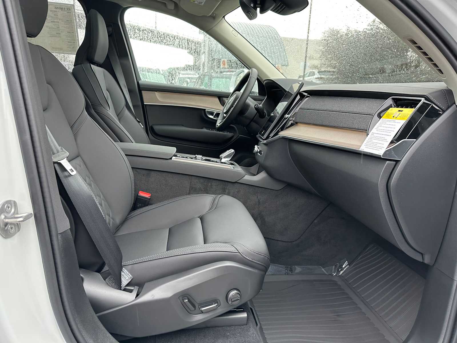2025 Volvo XC90 Plus - Photo 10