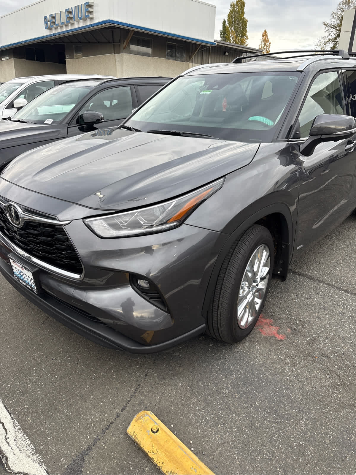 2025 Toyota Highlander Hybrid Limited photo 2