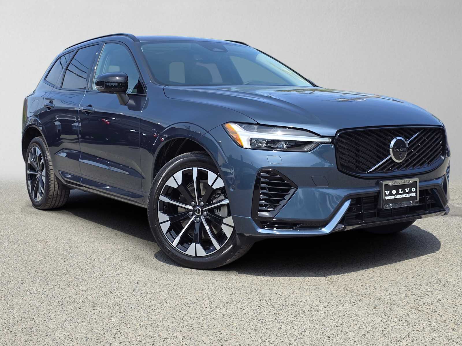 2026 Volvo XC60 T8 Plus Dark AWD's photo