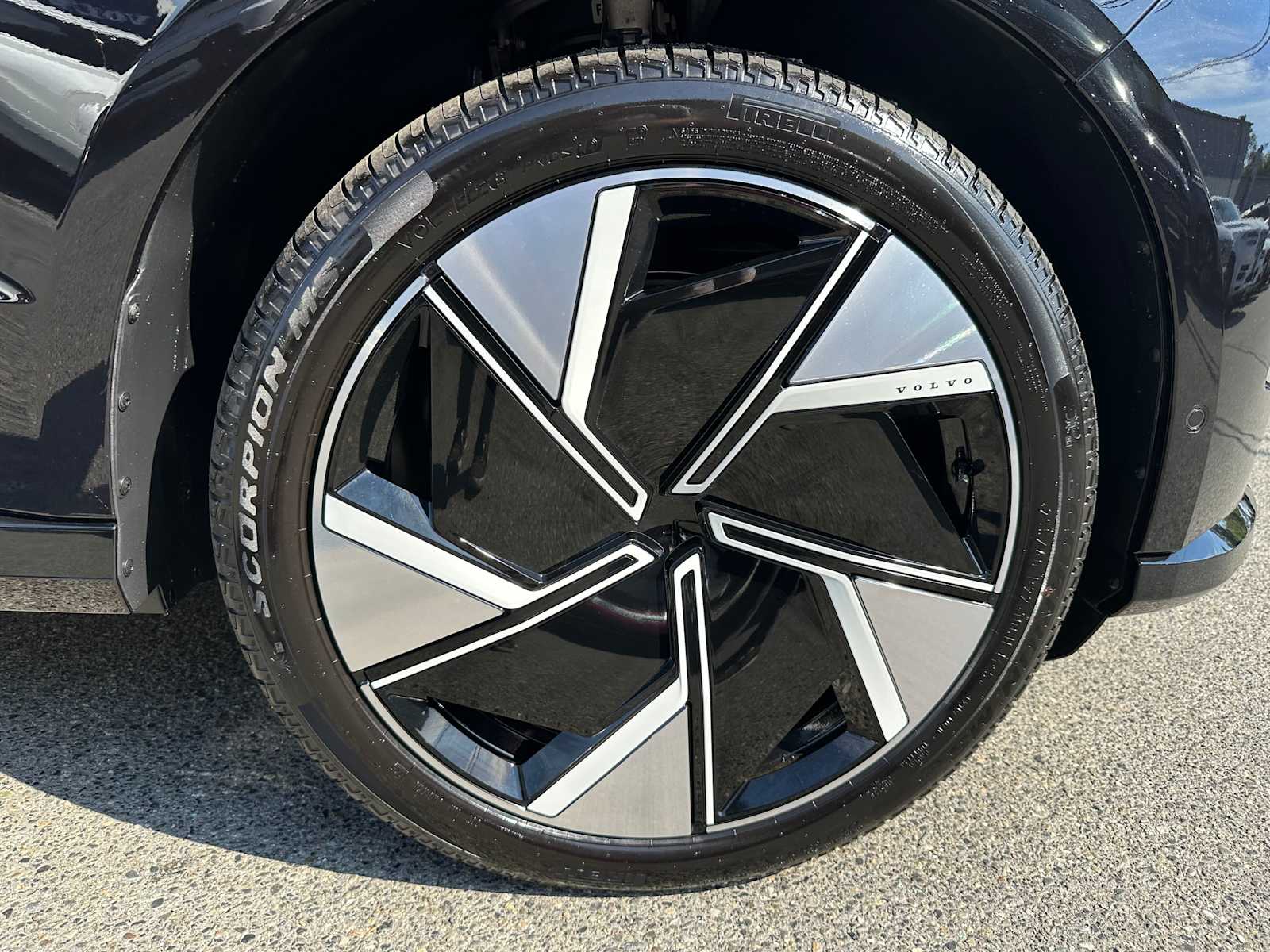 2025 Volvo EX90 Ultra - Photo 9