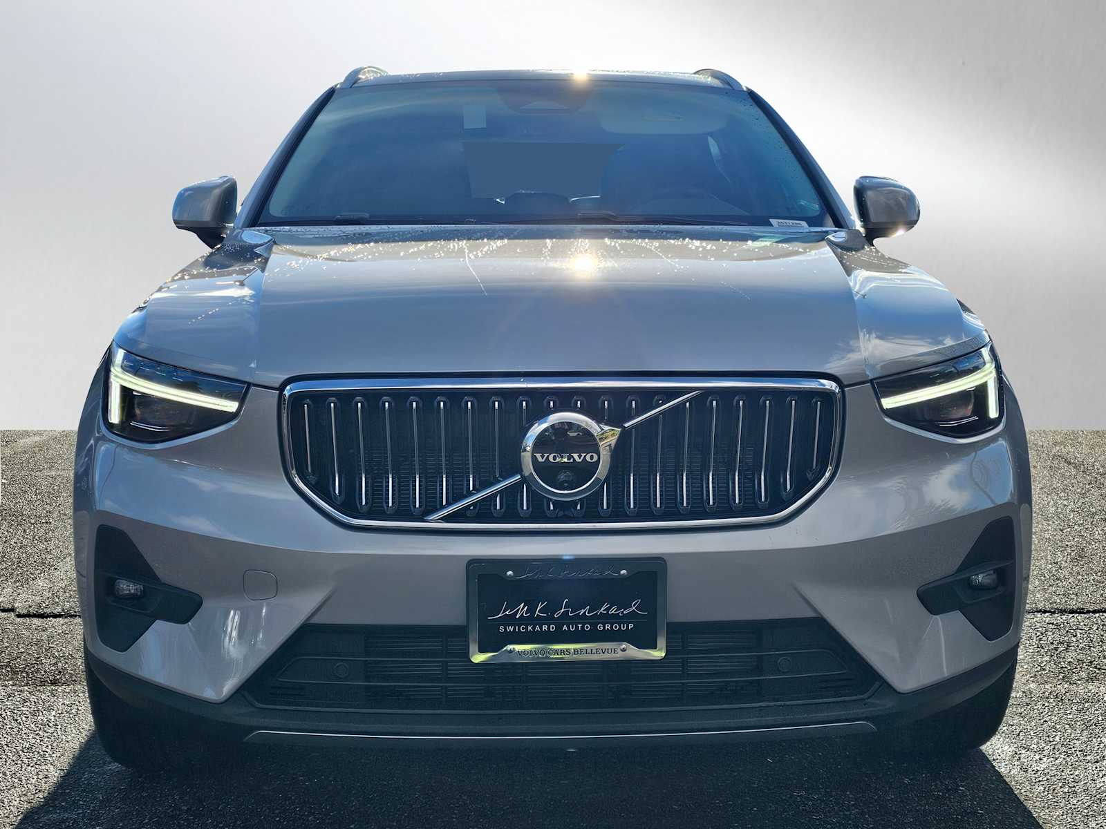 2025 Volvo XC40 Plus photo 2