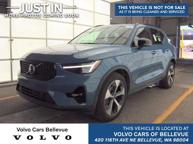 2025 Volvo XC40 B5 Plus Dark AWD's photo