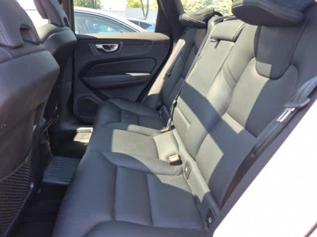 2023 Volvo XC60 Recharge Hybrid Plus photo 3