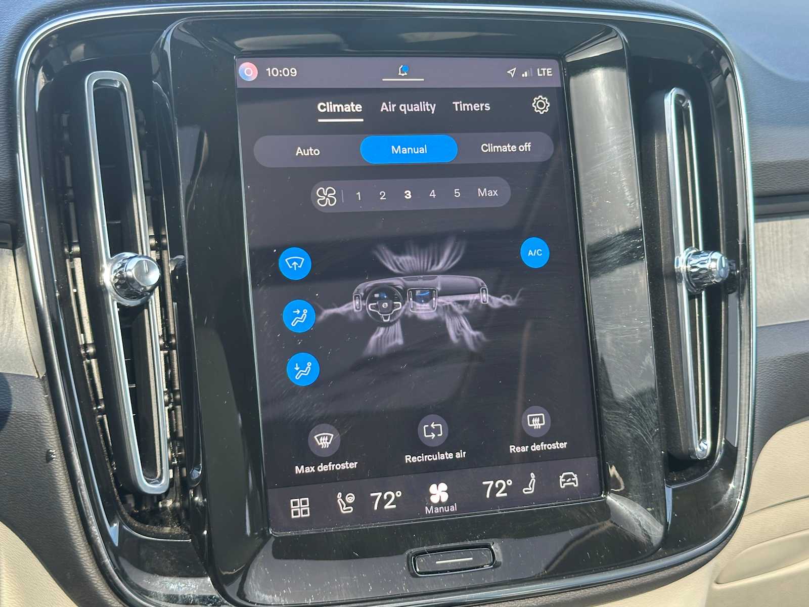 2025 Volvo XC40 Plus - Photo 28