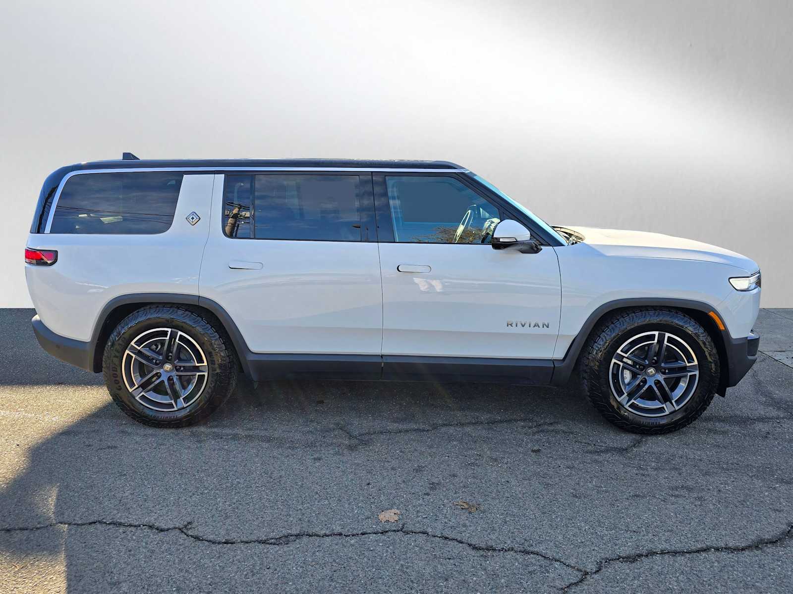 Used 2025 Rivian R1S Adventure with VIN 7PDSGBBA5SN045777 for sale in Bellevue, WA