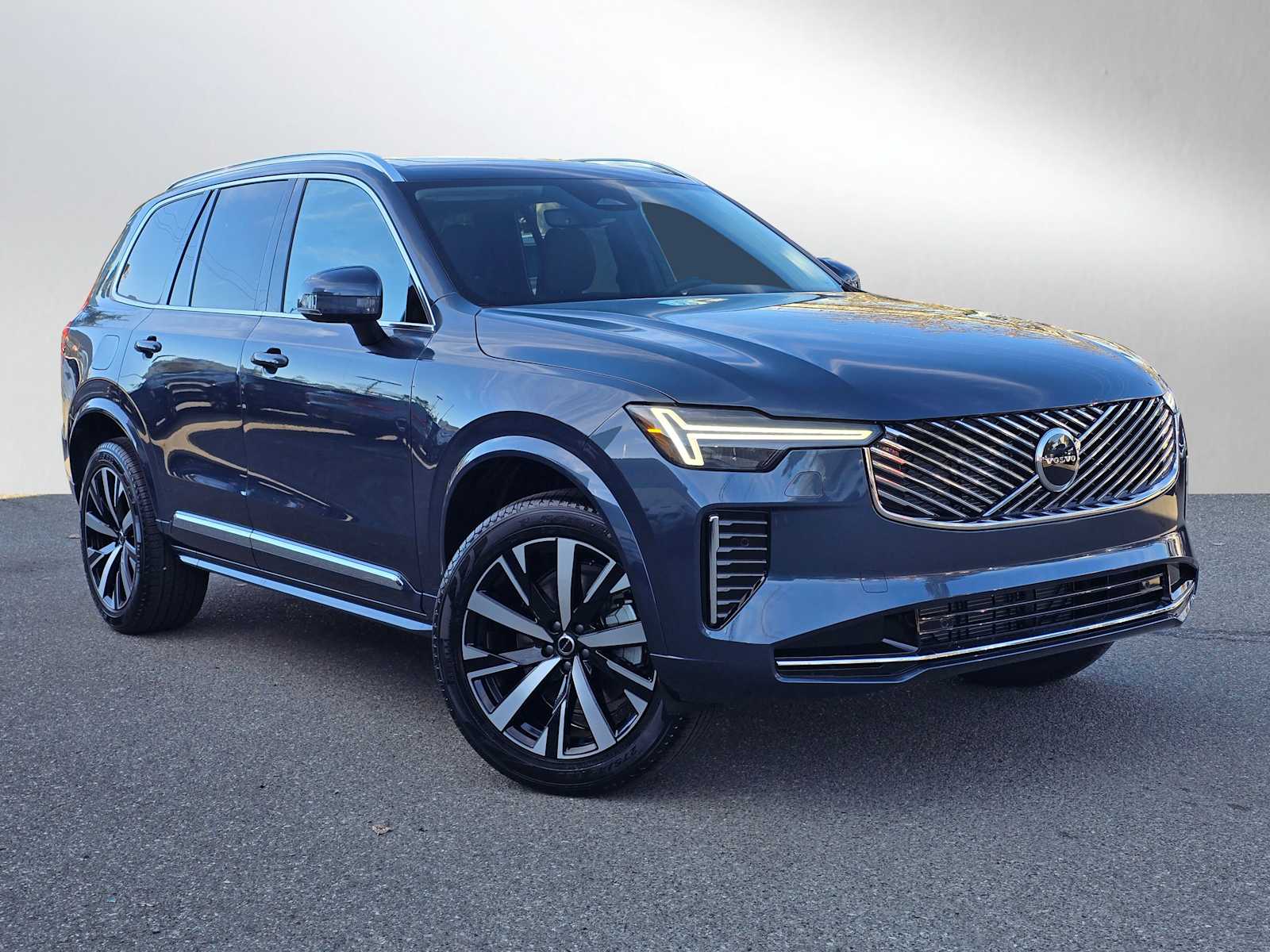 2026 Volvo XC90 B5 Core Bright 4WD's photo