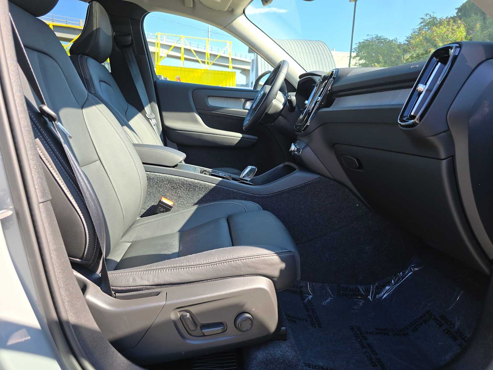2026 Volvo XC40 Plus - Photo 10